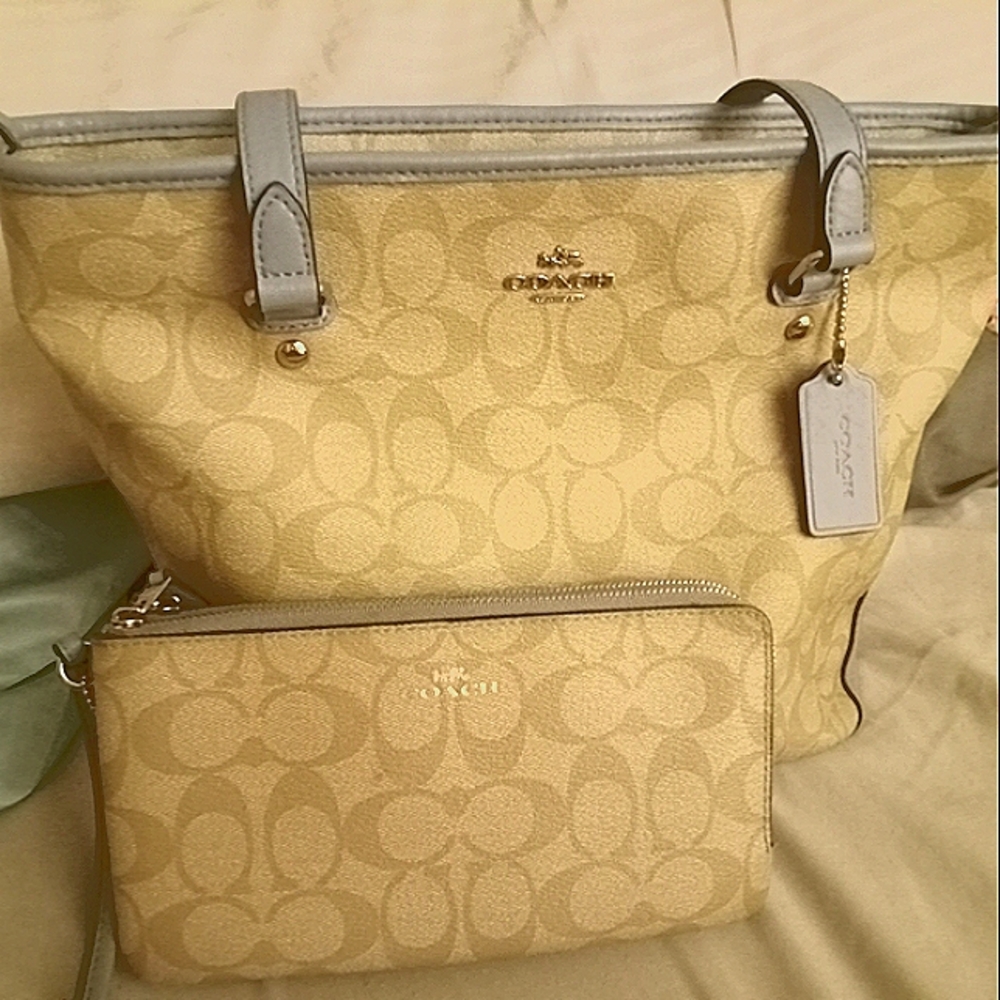 Coach purse and wallet
